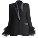 Aria – Taillierter Blazer mit Kunstpelzmanschetten und Reversdetails