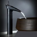 AquaPeak  – Eleganter Wasserfallhahn mit langlebigem Design